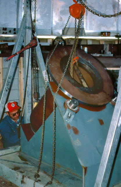 Polar axis installation on the base